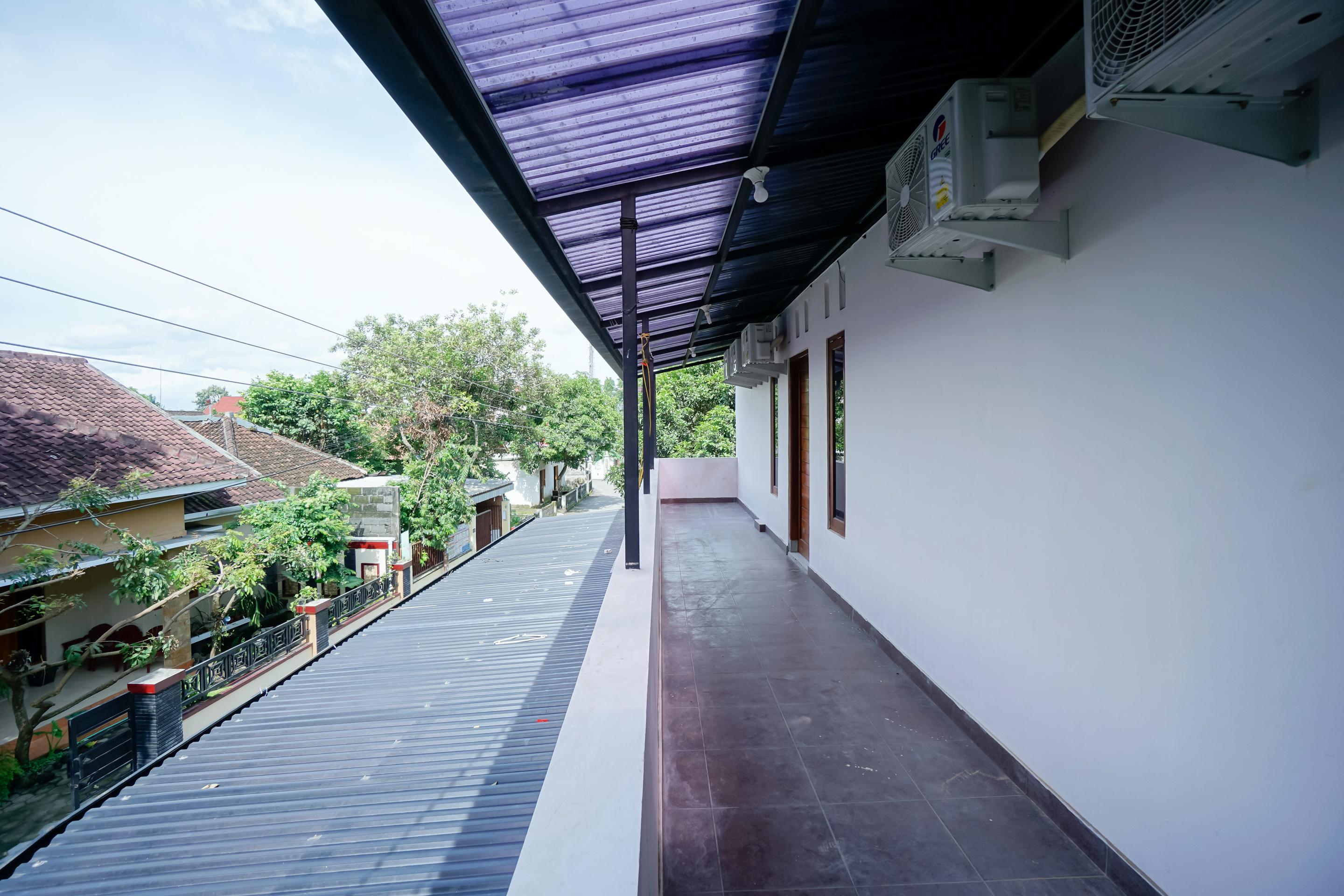 Reddoorz Syariah At Falisha Umy Ngabean Exterior photo