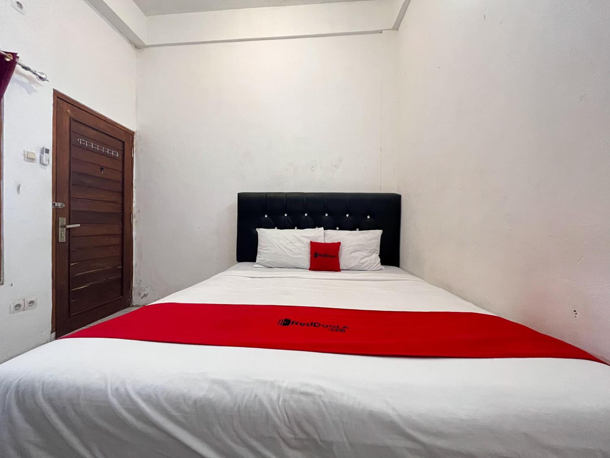 Reddoorz Syariah At Falisha Umy Ngabean Exterior photo