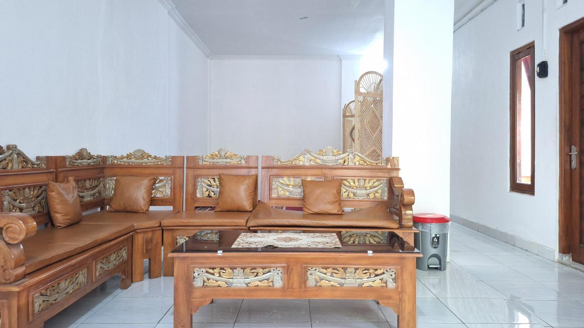Reddoorz Syariah At Falisha Umy Ngabean Exterior photo